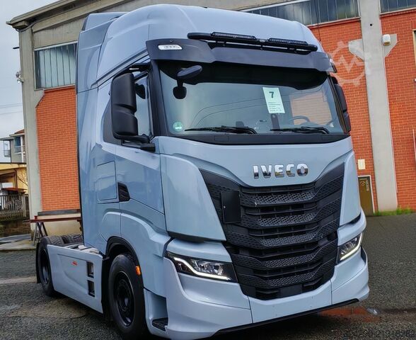 Standard tractor unit Iveco s-way 480