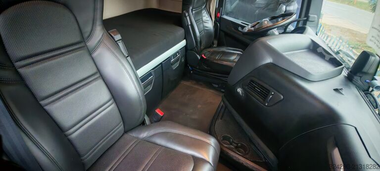 Standard tractor unit Iveco s-way 480