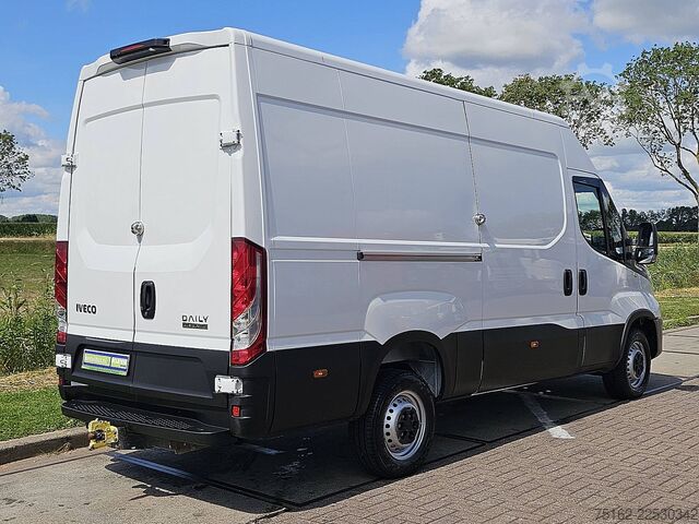 Hochdachkombi IVECO DAILY 35 S 18 3.0L AUT. L2H2