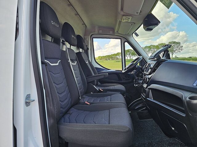 Hochdachkombi IVECO DAILY 35 S 18 3.0L AUT. L2H2