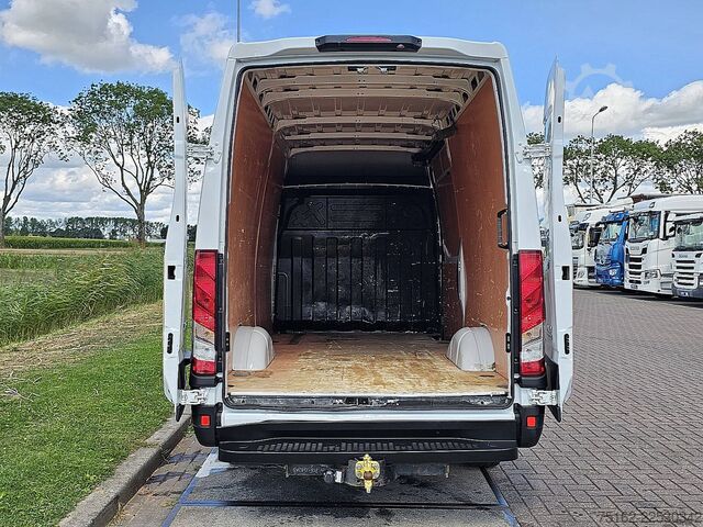 Hochdachkombi IVECO DAILY 35 S 18 3.0L AUT. L2H2