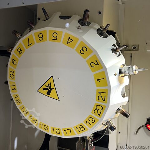 Machining center FANUC α-D21MiA5 CNC