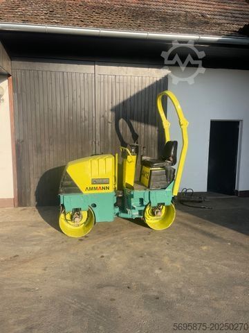 Single drum roller AMMANN AV12-2
