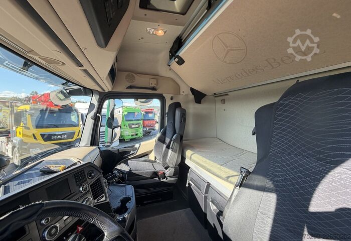 LKW mit Pritsche & Plane Mercedes-Benz Actros 1845 4x2 Plane/HB / Swiss-Vehicle