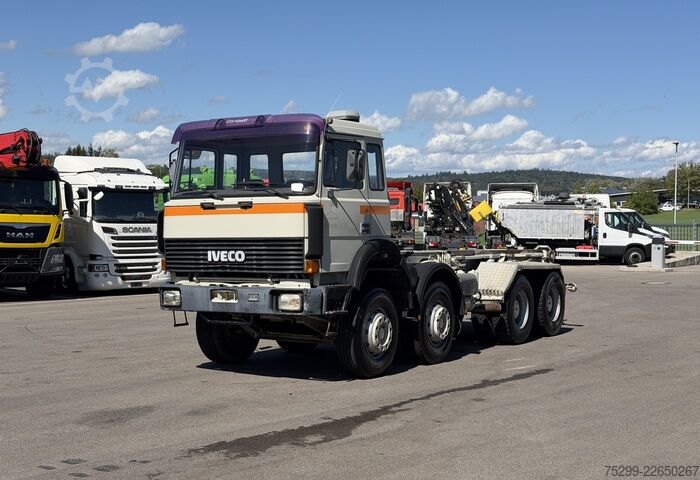 Abrollkipper Iveco 300-30 AH 8x4 Hakengerät / Swiss-Vehicle