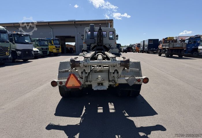 Abrollkipper Iveco 300-30 AH 8x4 Hakengerät / Swiss-Vehicle