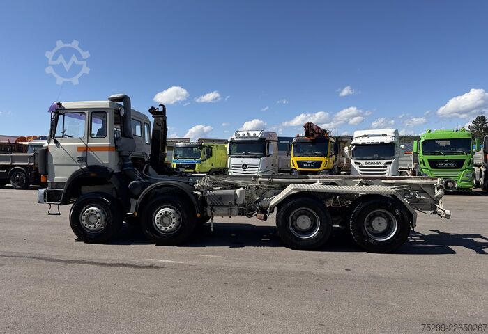 Abrollkipper Iveco 300-30 AH 8x4 Hakengerät / Swiss-Vehicle