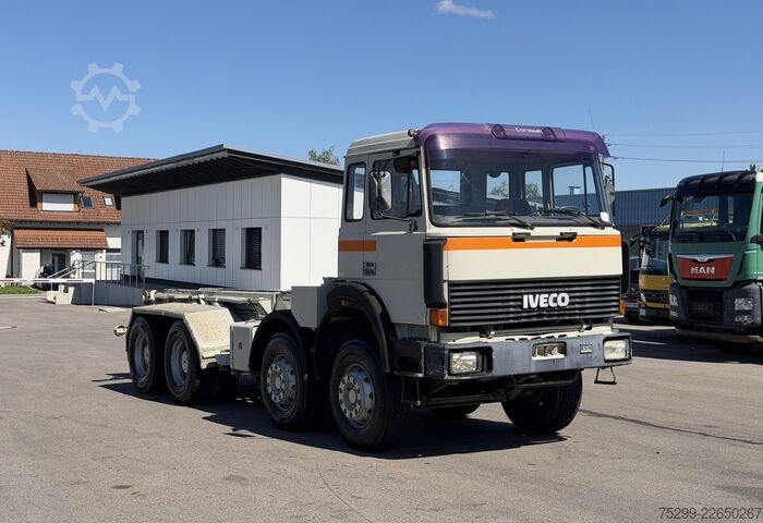 Abrollkipper Iveco 300-30 AH 8x4 Hakengerät / Swiss-Vehicle