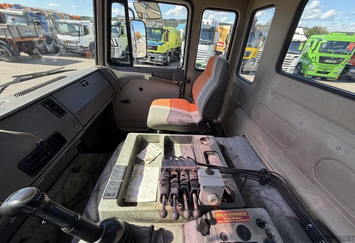 Abrollkipper Iveco 300-30 AH 8x4 Hakengerät / Swiss-Vehicle