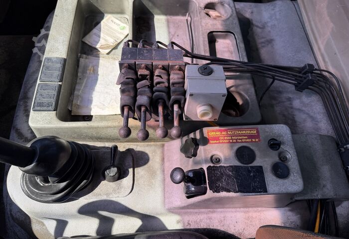 Abrollkipper Iveco 300-30 AH 8x4 Hakengerät / Swiss-Vehicle