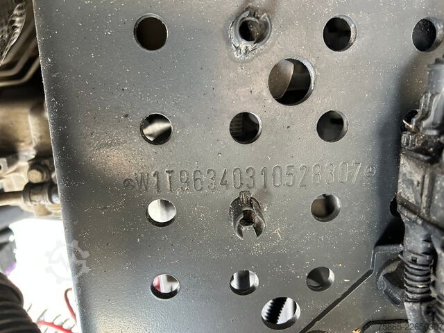 Standard tractor Mercedes-Benz Actros 1842 Streamspace / 457 dkm / Full Spoile...