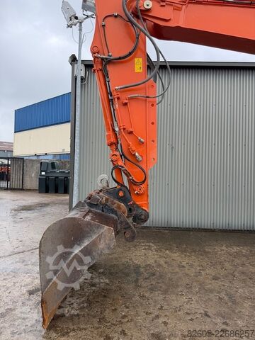 Crawler excavator Hitachi ZX 135 US-7