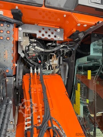 Raupenbagger Hitachi ZX 135 US-7