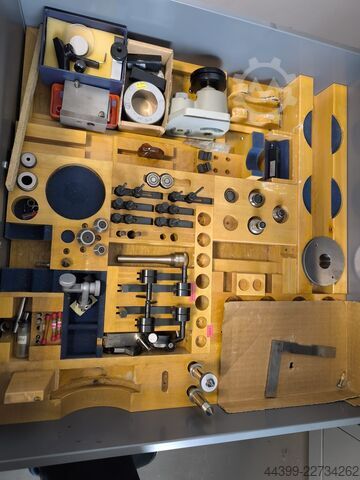 Universal length measuring machine SIP – Société Genevoise d’Instruments de MUL-1000
