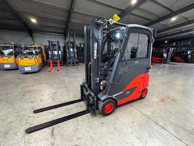 3.+4.V Seitenschieber Elektro 7.399 h Linde E 20PH
