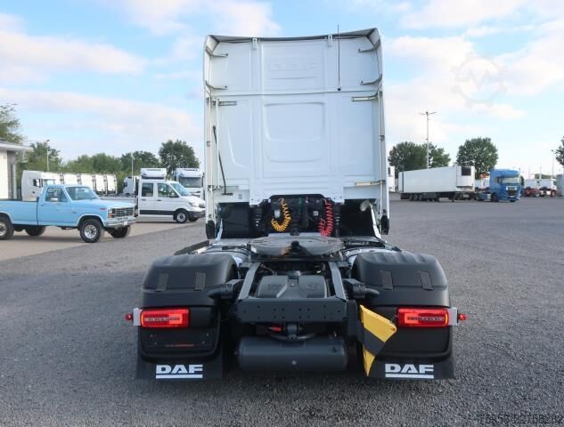 Standard tractor unit DAF XG+ 530 Intarder Navigation Standklima LED