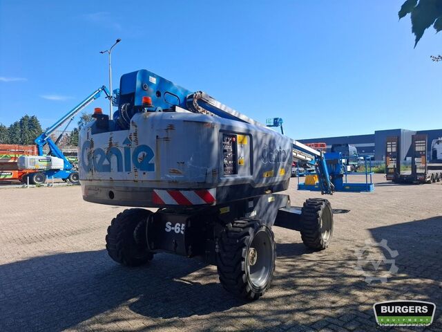 Telescopic boom lift Genie S-65