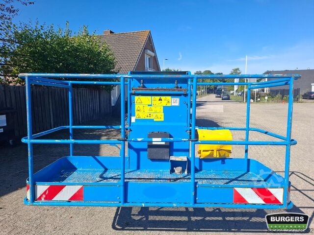Telescopic boom lift Genie S-65