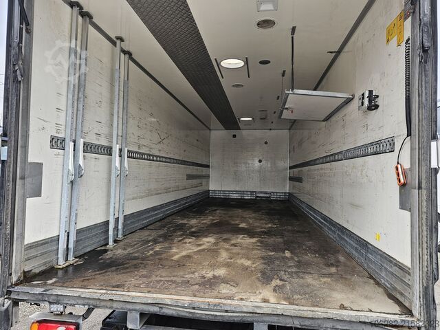 LKW mit Kofferaufbau Volvo FL 240 4x2 14Tons Hebebühne Blatt/Luft