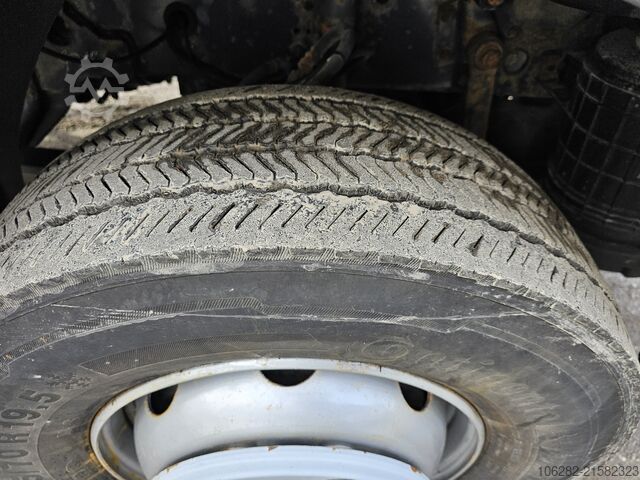 LKW mit Kofferaufbau Volvo FL 240 4x2 14Tons Hebebühne Blatt/Luft