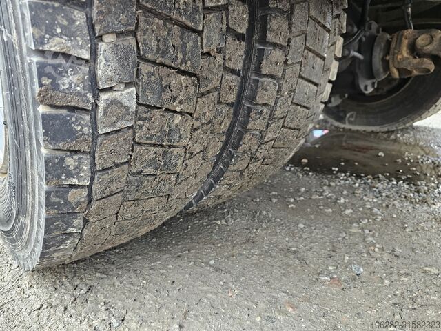 LKW mit Kofferaufbau Volvo FL 240 4x2 14Tons Hebebühne Blatt/Luft