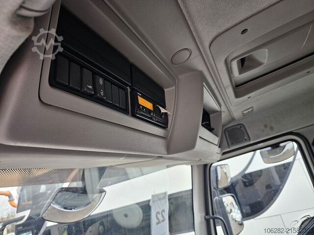 LKW mit Kofferaufbau Volvo FL 240 4x2 14Tons Hebebühne Blatt/Luft