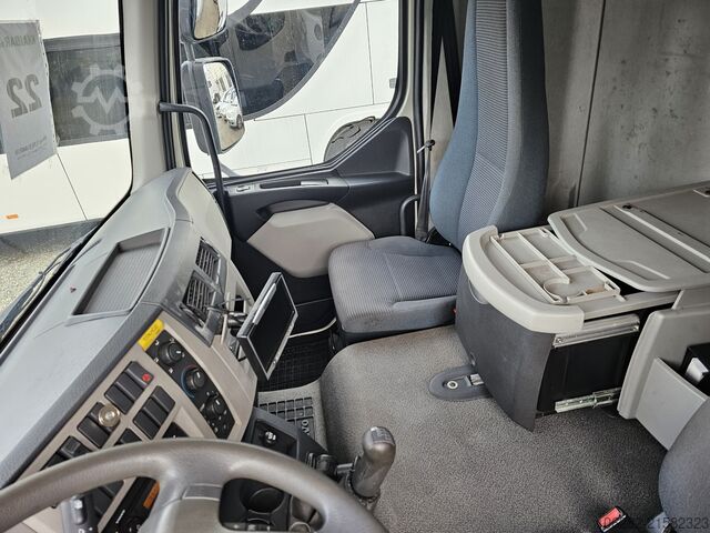 LKW mit Kofferaufbau Volvo FL 240 4x2 14Tons Hebebühne Blatt/Luft