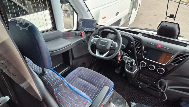 Kleinbus IVECO Daily 70 Ferqui Sunrise 34 Plätze COC