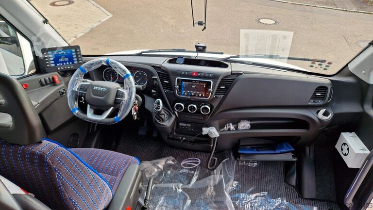 Kleinbus IVECO Daily 70 Ferqui Sunrise 34 Plätze COC
