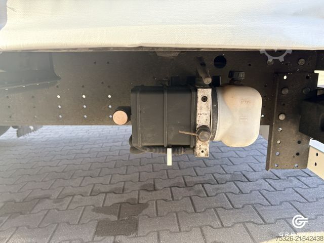 Auflieger mit Pritsche & Plane SCHMITZ CARGOBULL Curtainsider Mega XL lifting/sliding roof