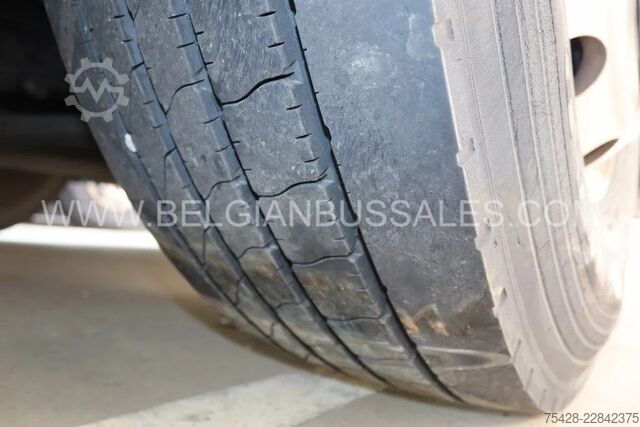 Reisebus Van Hool EX 16 M / Fire damaged / Seats available