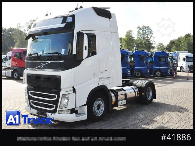 Standard tractor unit VOLVO FH 460 XL  LNG Leder Navi Standlklima