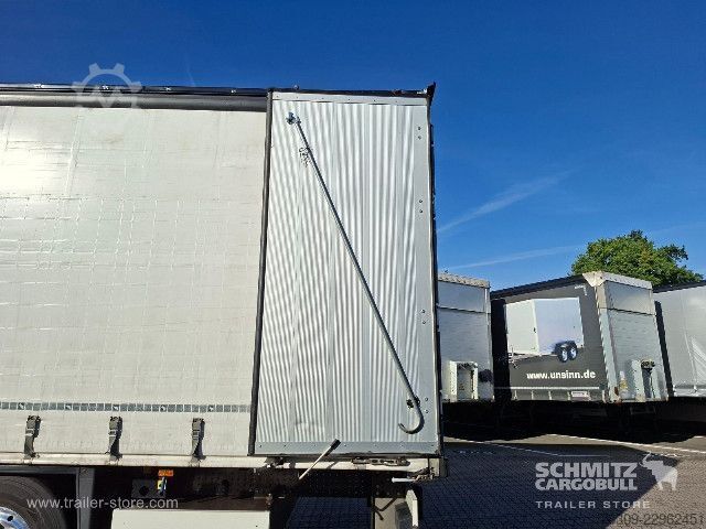 Auflieger mit Pritsche & Plane Schmitz Cargobull Curtainsider Standard Getränke