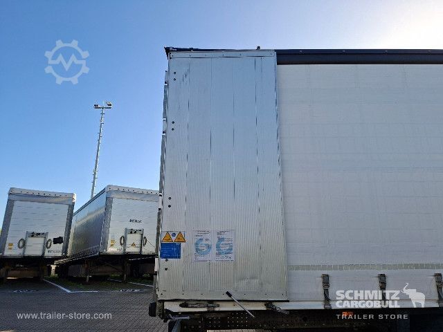 Auflieger mit Pritsche & Plane Schmitz Cargobull Curtainsider Standard Getränke