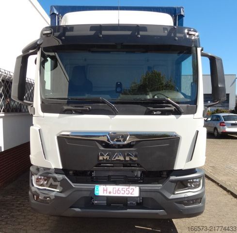 Flatbed truck with tarp MAN TGM 15.290 BL Schiebeplane mit Edscha