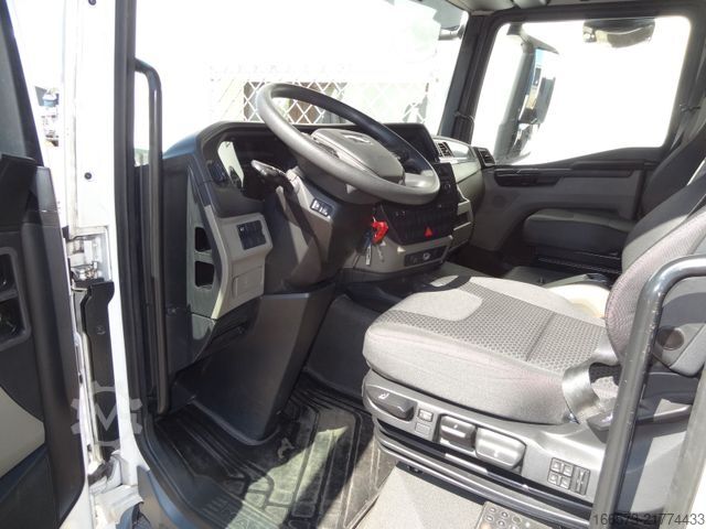 Flatbed truck with tarp MAN TGM 15.290 BL Schiebeplane mit Edscha