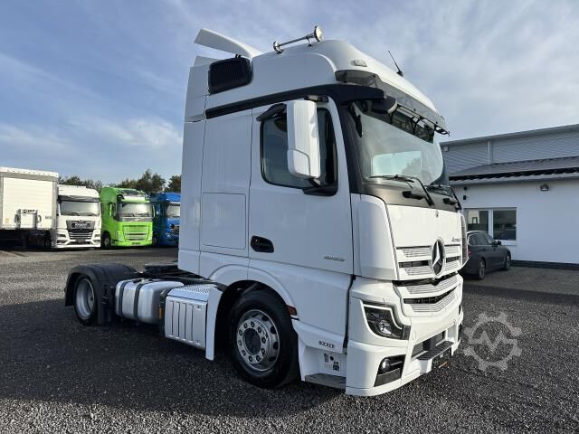 Volumen SZM Mercedes-Benz 1853 LSNRL Actros BigSpace Retarder Lowliner