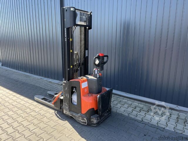 Pedestrian Stacker BT SWE140