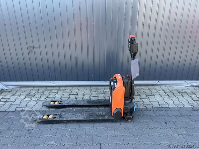 Electric Pallet Truck BT LHE130