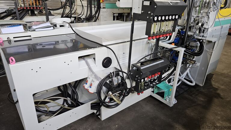Vertikale Spritzgießmaschine Arburg Allrounder 1200 T 1000-170