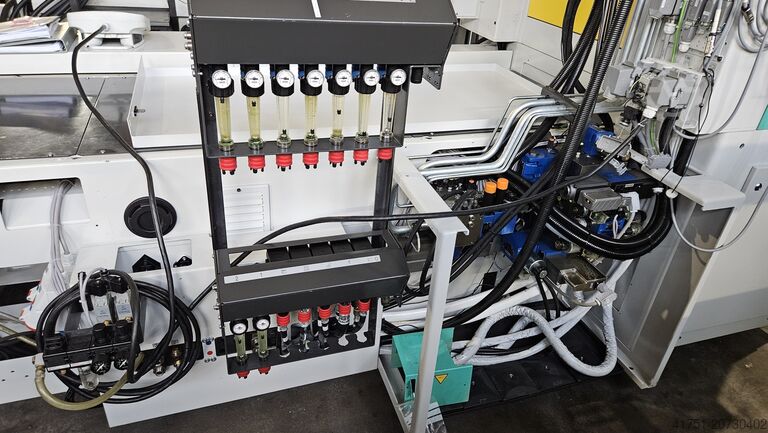 Vertikale Spritzgießmaschine Arburg Allrounder 1200 T 1000-170