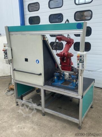 Schweißzelle mit 6-Achsen Industrieroboter, Schweißroboter, Roboter Schweißanlage mit 2 Schweißplätz YASKAWA - MOTOMAN - YASNAC