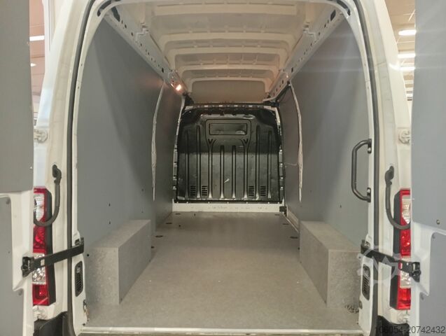 Transporter mit langem Radstand Renault Master L