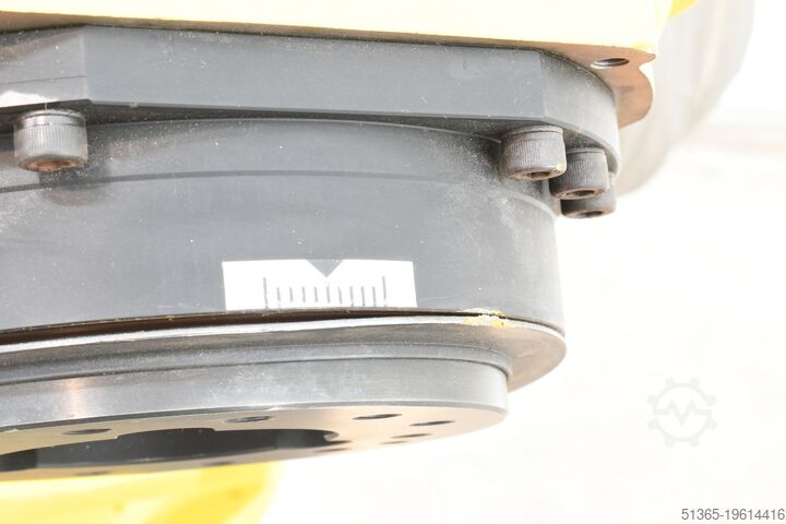 Industrial robot FANUC R-2000iB/210F A05B-1329-B205