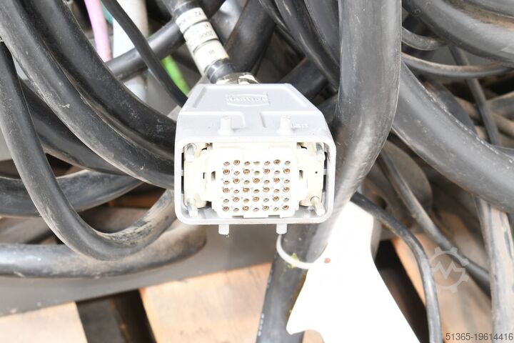 Industrial robot FANUC R-2000iB/210F A05B-1329-B205