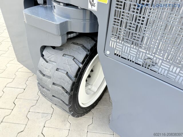 Vierwegestapler Combilift C3000CB GAS TRIPLEX 4900 POSITIONER TOP1