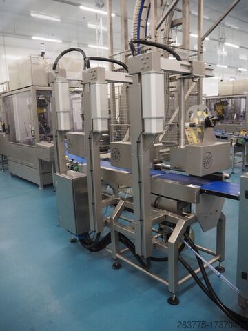 Top and bottom Labeller VWS Nederland B.V. Octopus Ace Tripple Top 7 Base Labelling