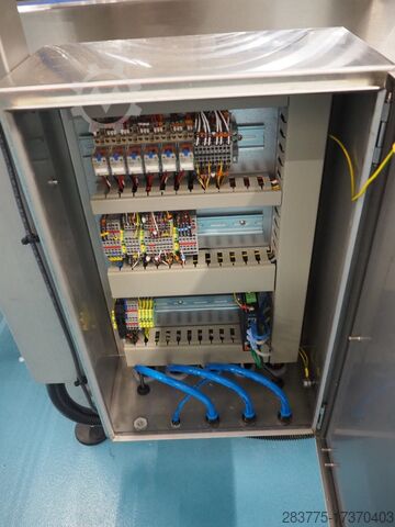 Top and bottom Labeller VWS Nederland B.V. Octopus Ace Tripple Top 7 Base Labelling