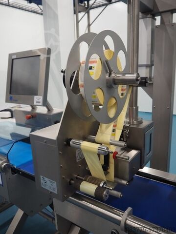 Top and bottom Labeller VWS Nederland B.V. Octopus Ace Tripple Top 7 Base Labelling