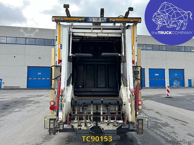 Refuse collection vehicle Renault D 320